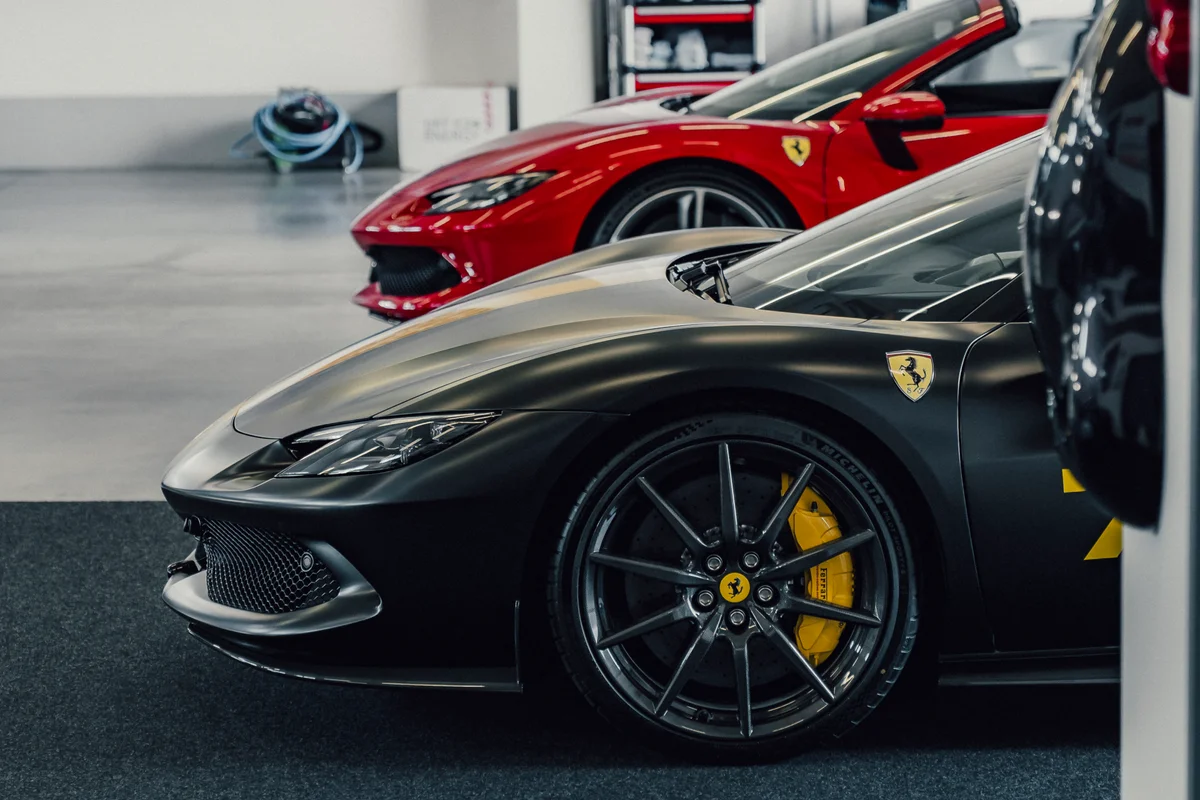 3x Ferrari